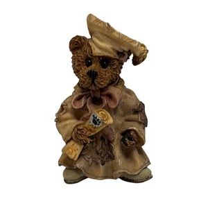 Boyds Bears Bailey the Graduate Pin.